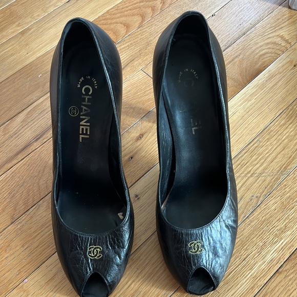 AUTHENTIC CHANEL heels - Picture 2 of 4